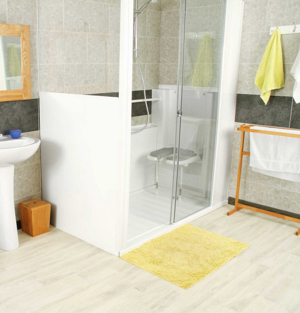 Spécialiste installation baignoire à porte combiné bain douche Nice, Alpes  Maritimes (06) - Installateur de douches sécurisées pour personnes âgées  Toulon - Douche Moduleau